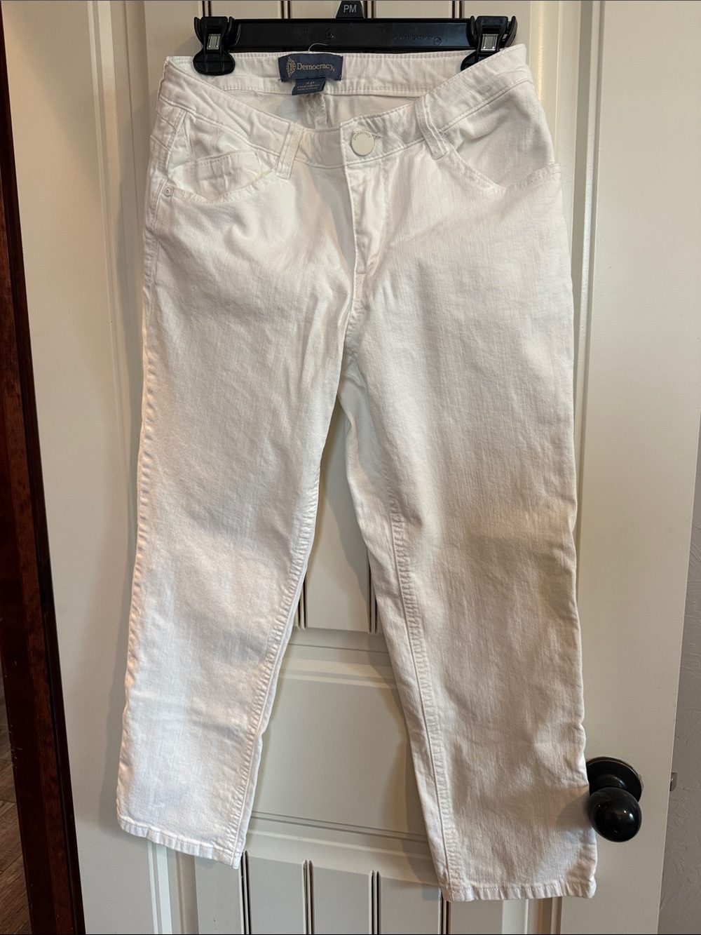 Democracy, Straight Leg White Cropped Women's Jeans in Great Condition